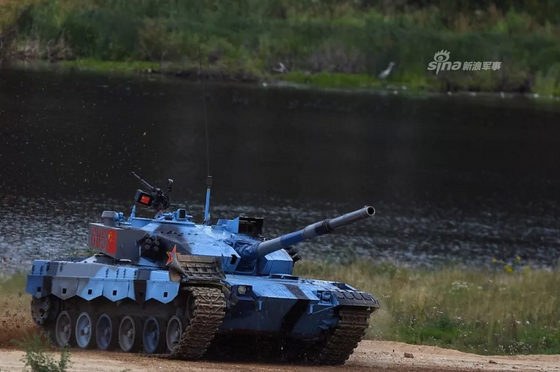 “坦克兩項(xiàng)”半決賽中國小組奪魁，“海上登陸”接力賽暫居第一